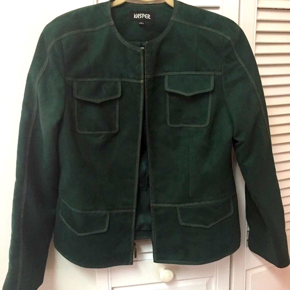 NEW LISTING Vintage Short Jacket